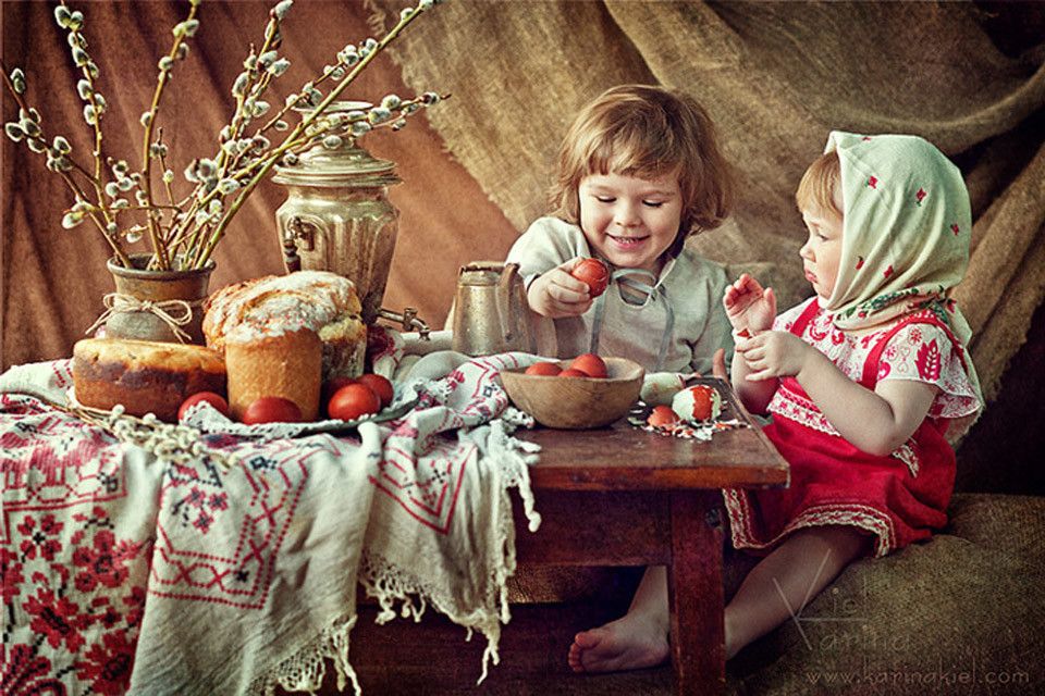 «Вот и Пасха, запах воска, запах теплых куличей»
