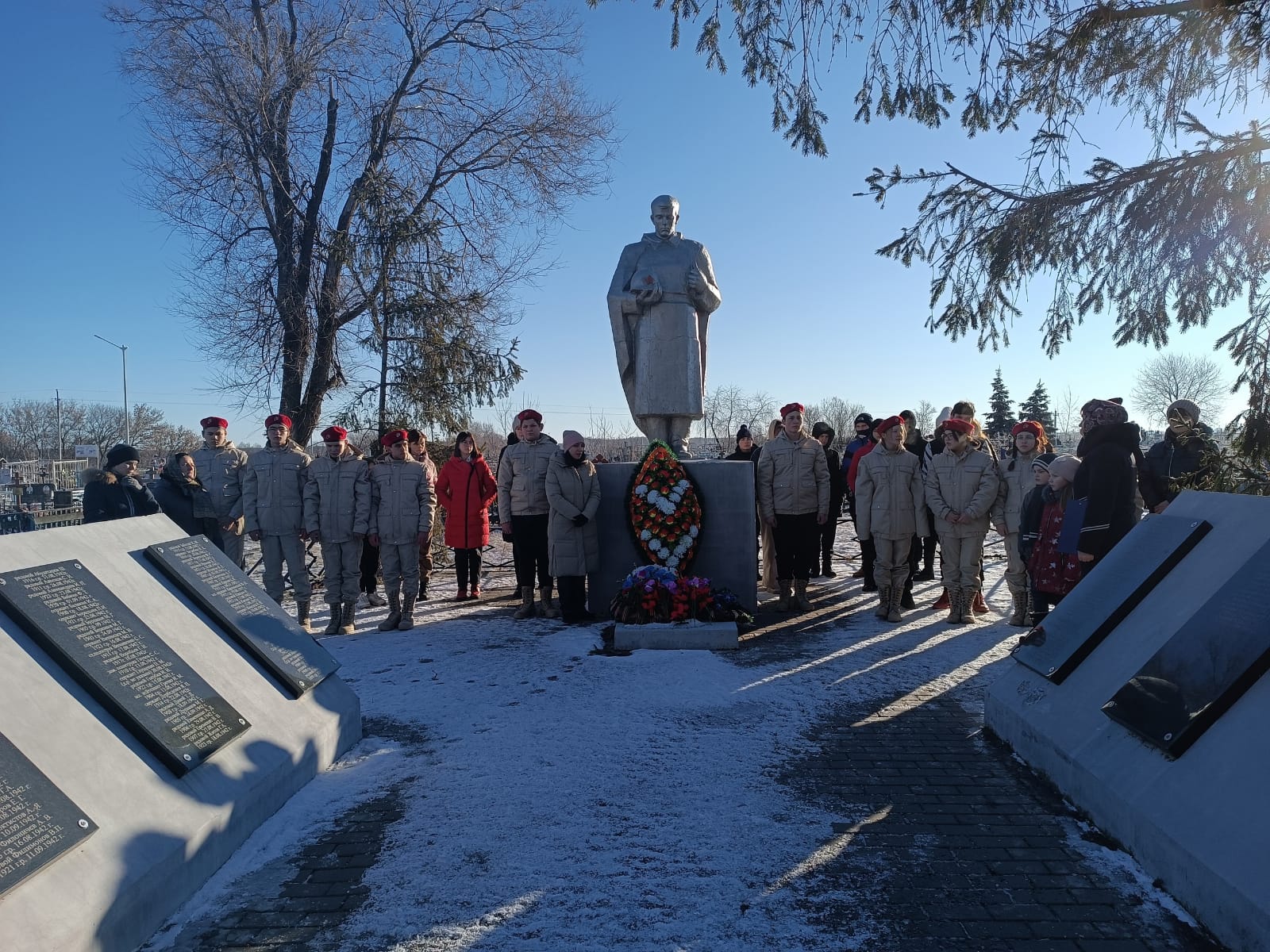«Ты выстоял, великий Сталинград!»