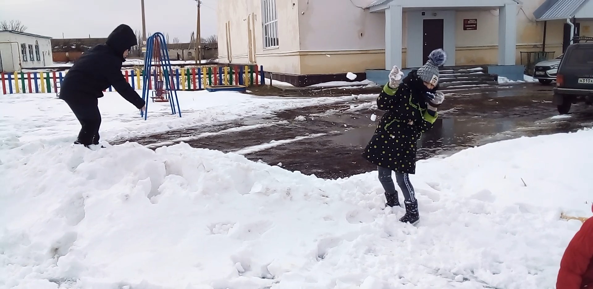 Зимние игры и забавы для детей на улице