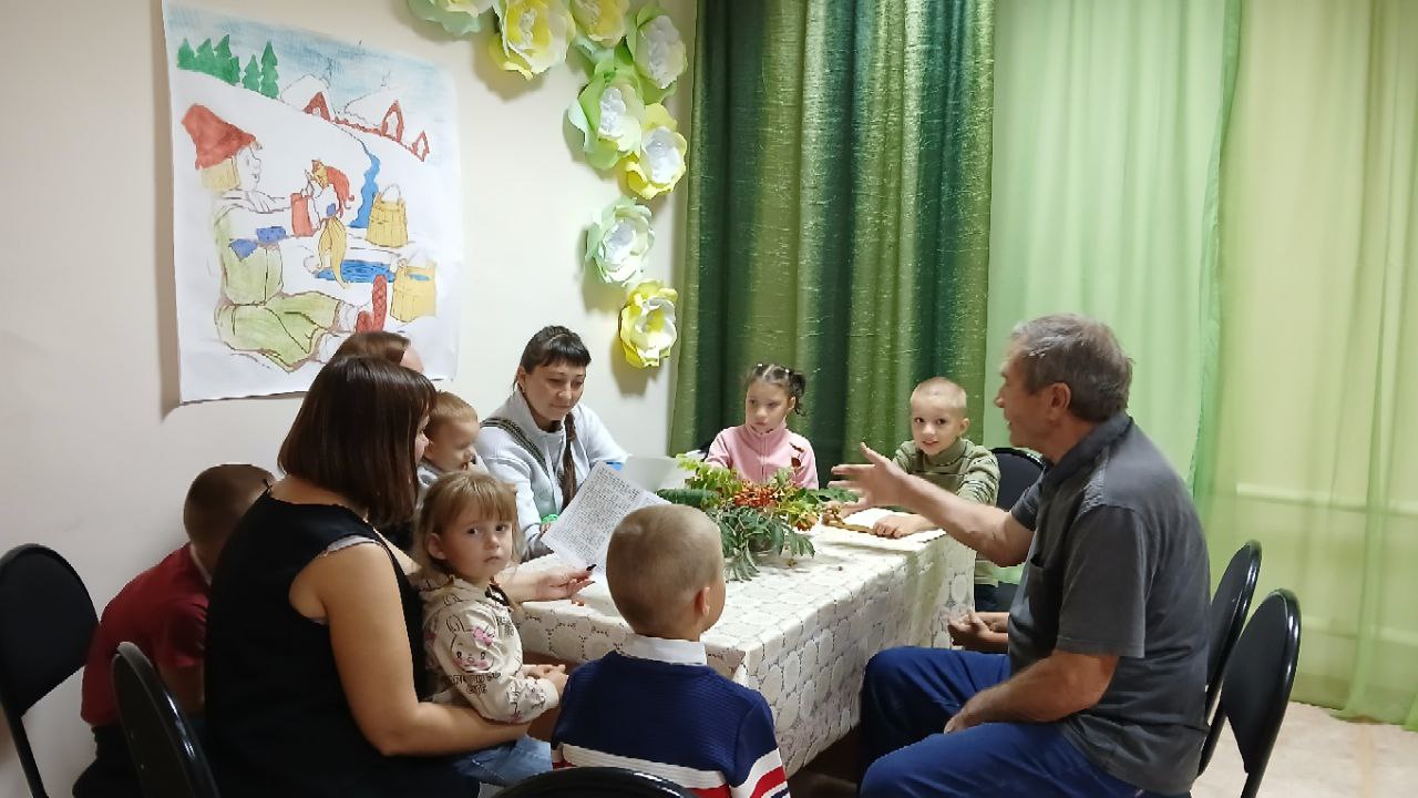 «Где щи, тут и всю семью ищи». «Где щи, тут и всю семью ищи».