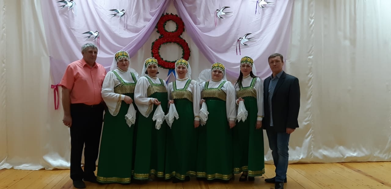 «Дарите женщинам цветы»