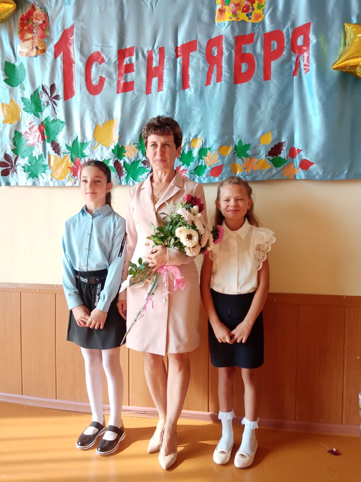 «И снова школьный звонок зовет нас на урок»