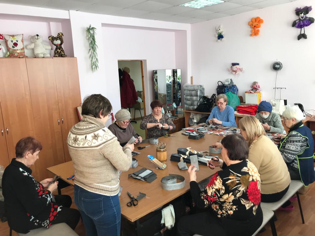 #СвоихНеБросаем