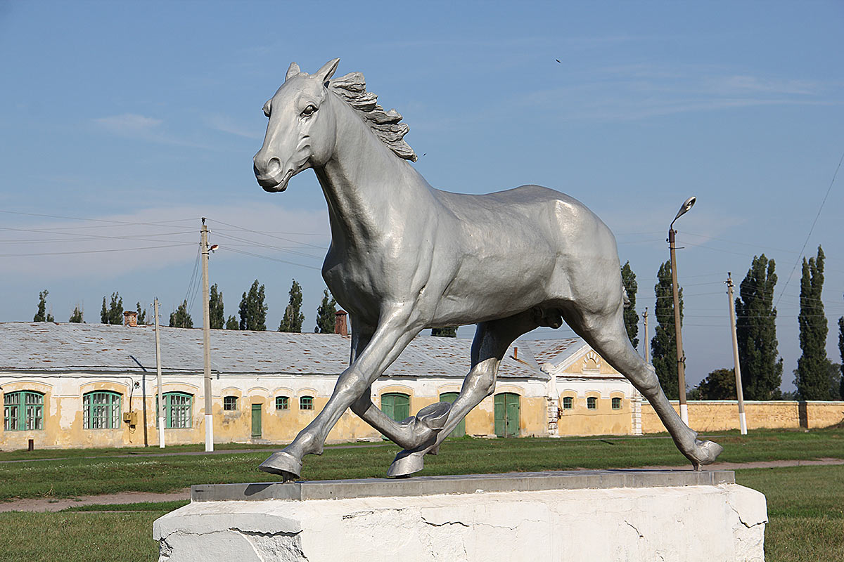 ХРЕНОВСКОЙ КОНЕЗАВОД ПАМЯТНИК ЖЕРЕБЦУ ПО КЛИЧКЕ УЛОВ