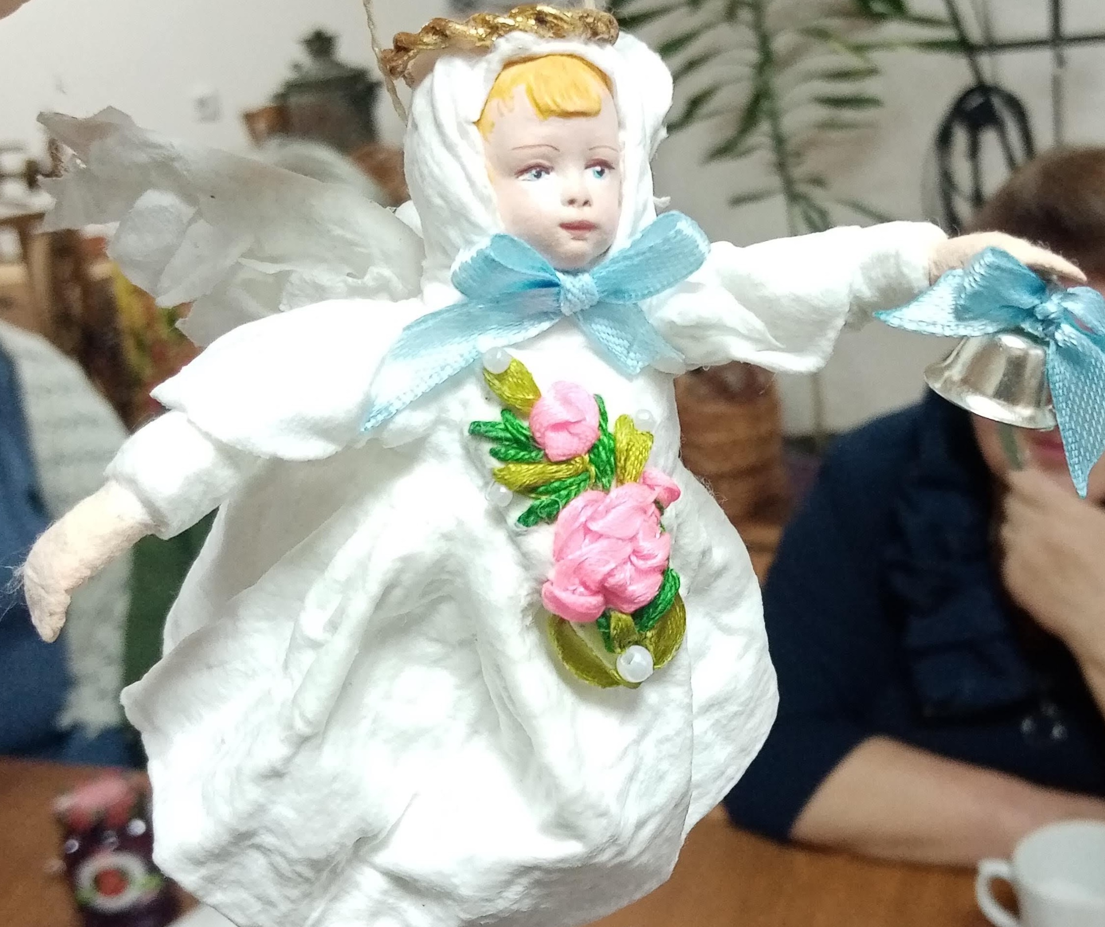 Видео обзор новогодних ёлочных игрушек в технике папье -маше.