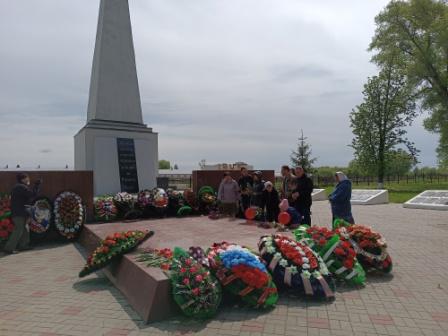 «Памяти павших, во славу живых»