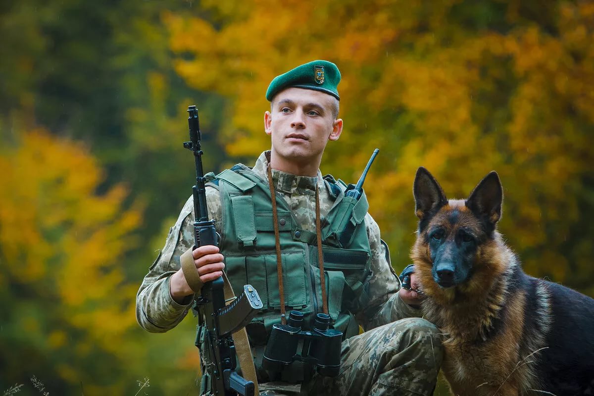 Хранить державу долг и честь