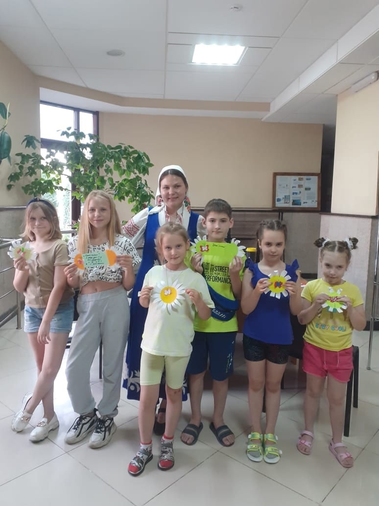 «На завалинке народ, собирался в ХОРОВОД» «На завалинке народ, собирался в ХОРОВОД»