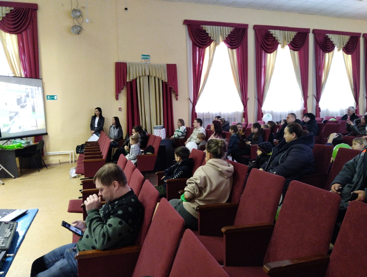 Детский кукольный спектакль, который подарили детям компания «АГРОЭКО» и 