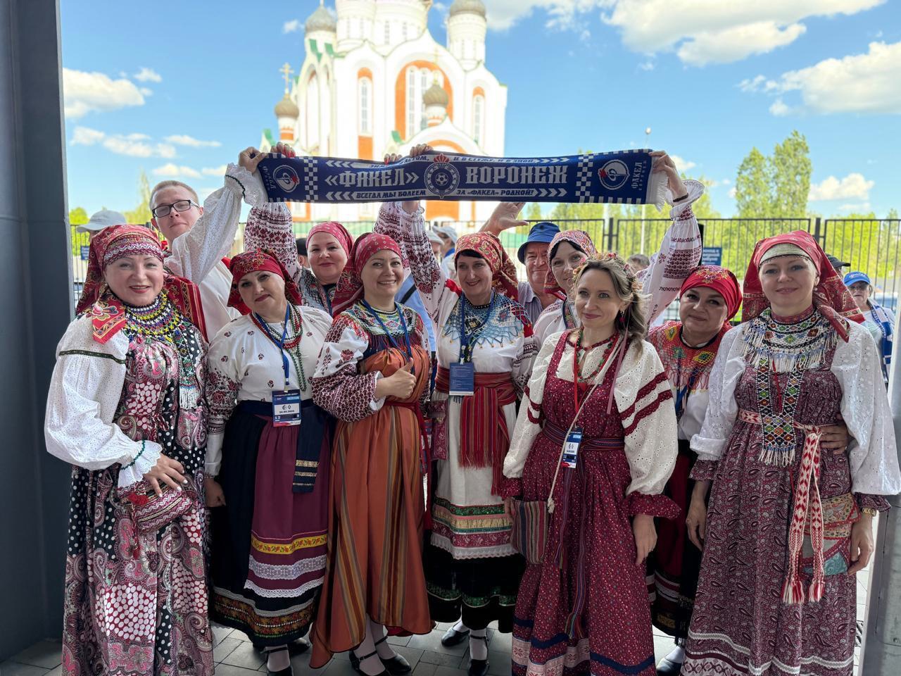 Народный вокальный ансамбль «Купава» вновь выступили в фан-зоне футбольного клуба «Факел»