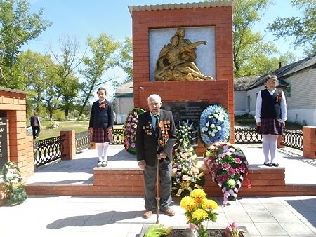 Братская могила № 49 в селе Второе Никольское.
