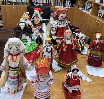 Завершился конкурс на лучшую сувенирную куклу в народном костюме сел Бобровского района. 