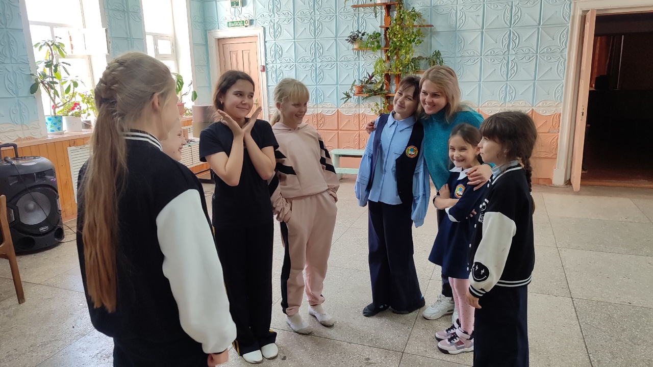 «От улыбки хмурый день светлее» 