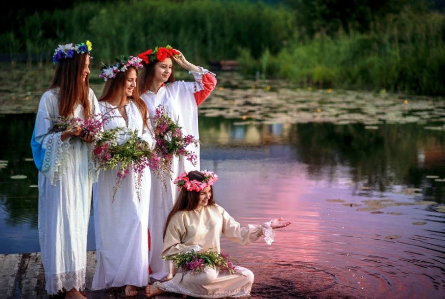 На Ивана Купало на Руси весело, бывало.