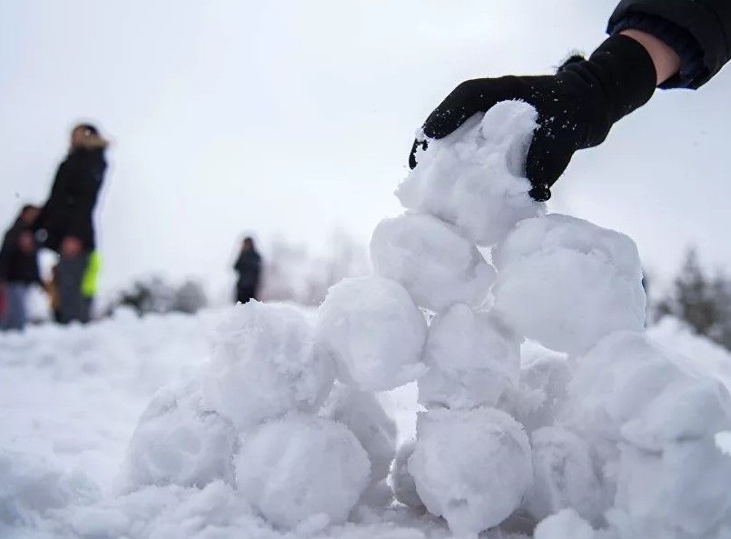 Зимние игры и забавы для детей на улице