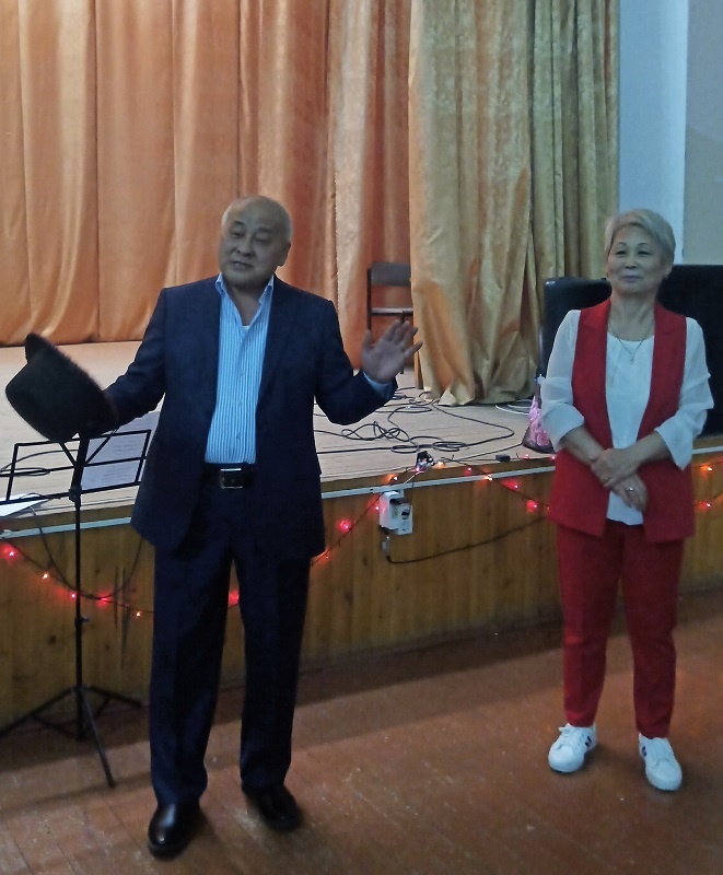Дракона год пускай в ваш дом со счастьем входит и добром!