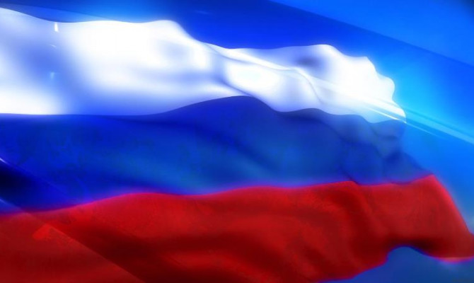 «Гордо реет флаг России».