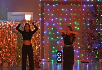 «Новый год к нам идёт».