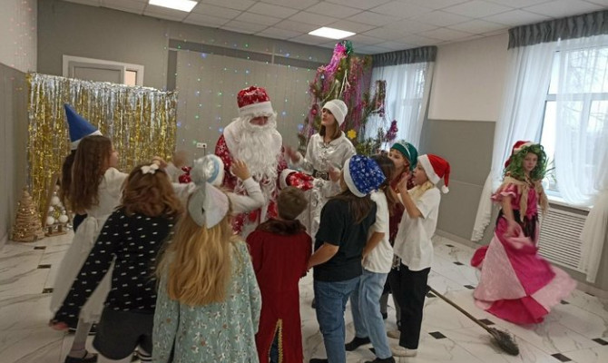 «Забавы у новогодней елки».