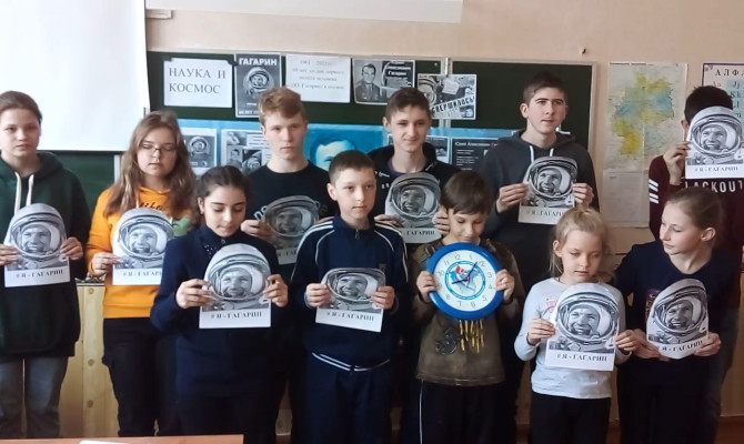 "Я верю, друзья, караваны ракет..."