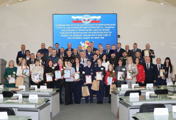 Директор МКУК ЦДНТ и К БМР Ширкин А.В. награжден почетной грамотой за активное участие в работе Воронежской территориальной подсистемы РСЧС по выполнению мероприятий гражданской обороны и защиты от чрезвычайных ситуаций