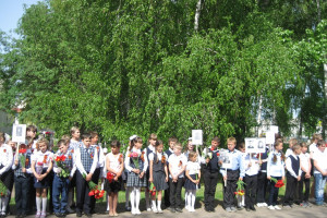       «Этих дней не смолкнет слава».