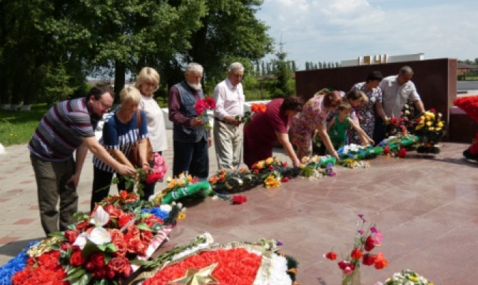 «Памяти павших, во славу живых»