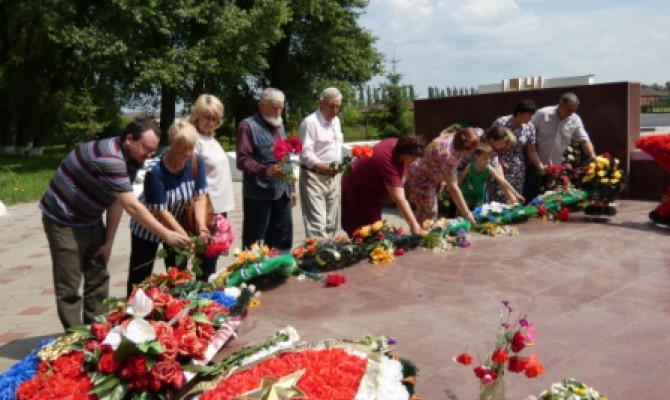 «Памяти павших, во славу живых»