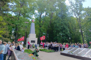 Митинг, возложение цветов «Ваш подвиг жив, неповторим и вечен»