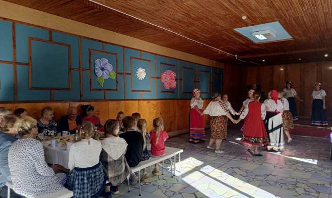 Праздничная программа «Любовью матери наш мир согрет»