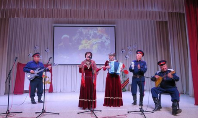 «Рождество зажигает огни».