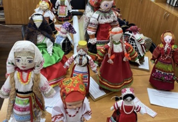 Завершился конкурс на лучшую сувенирную куклу в народном костюме сел Бобровского района. 