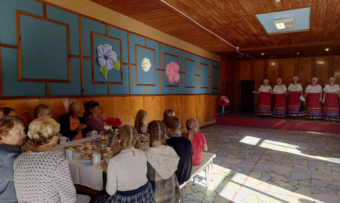 Праздничная программа «Любовью матери наш мир согрет»