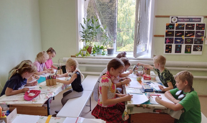 Выставка рисунков «Домик для синичек»	