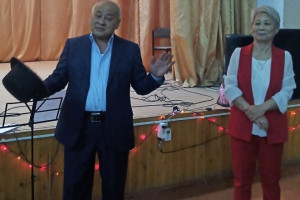 Дракона год пускай в ваш дом со счастьем входит и добром!